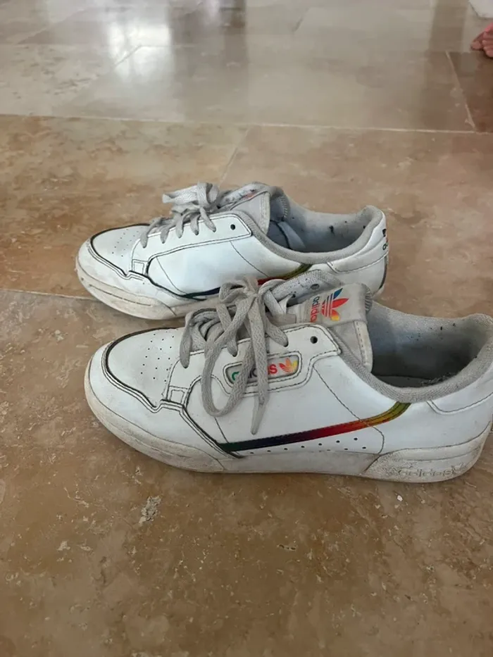 Paire de baskets adidas - photo numéro 3