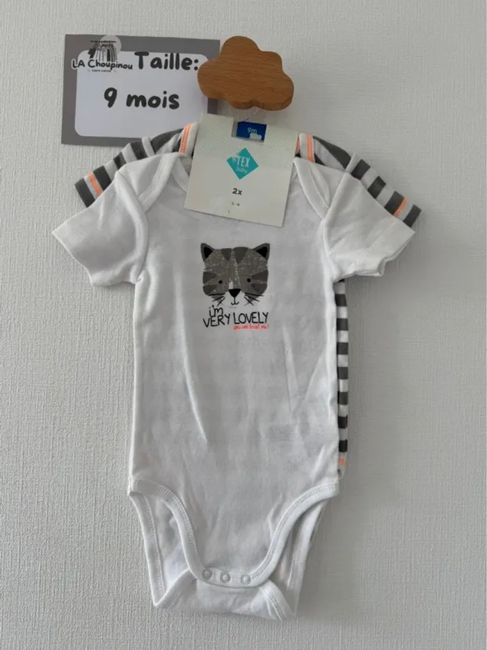 Lot 2 bodies manches courtes neuf - taille 9 mois 🌸