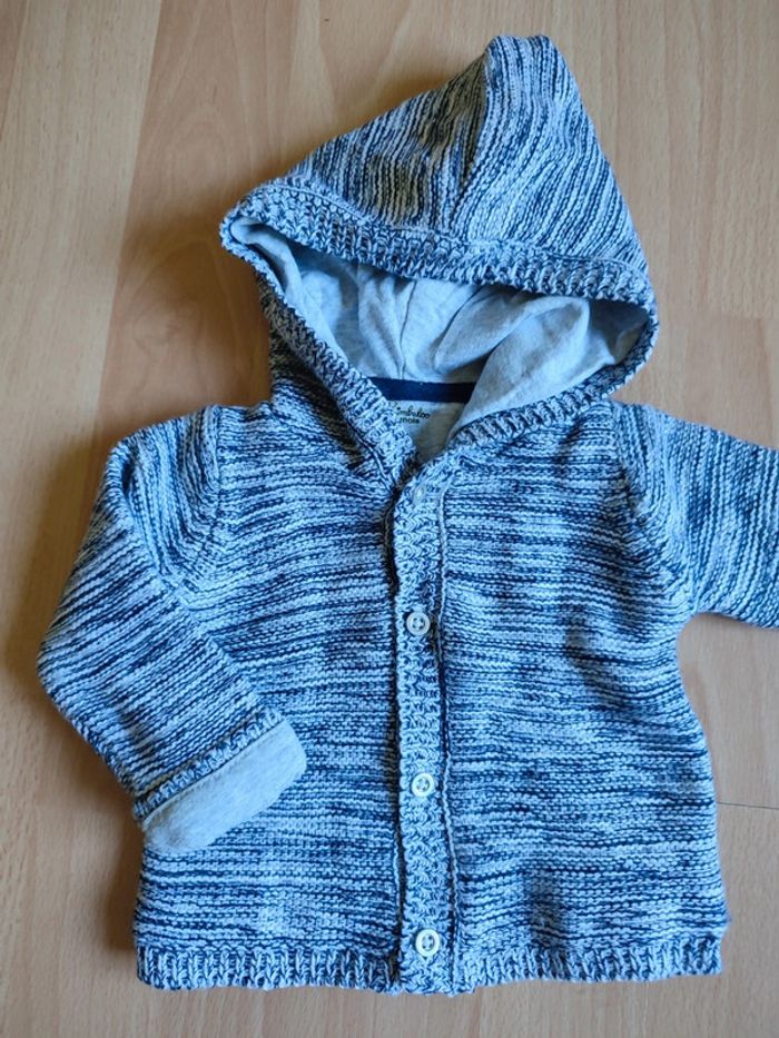 Lot Gilet doublé à capuche Kimbaloo + t-shirt manches longues neuf Kiabi en 1M - photo numéro 5