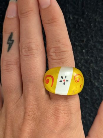 Bague en résine style vintage