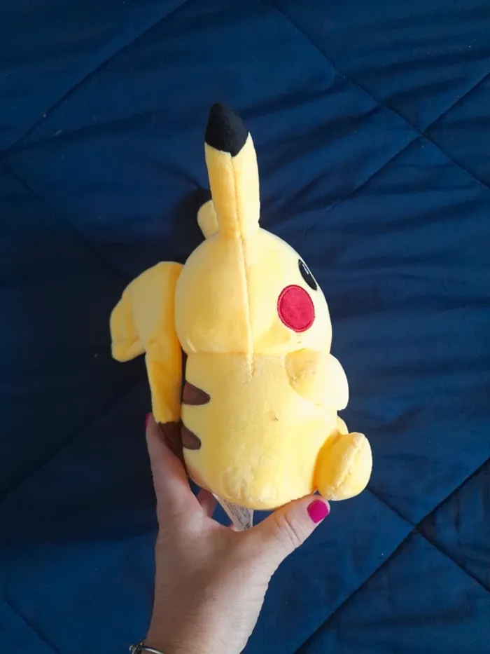 Peluche pikachu neuve - photo numéro 4