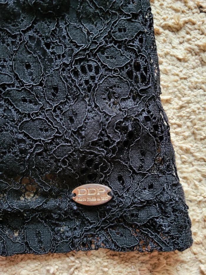 Robe en dentelle noire DDP avec liseré doré - Comm neuve - photo numéro 15