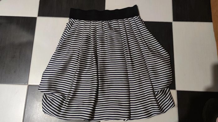 Très belle jupe bouffante évasée h&m t36