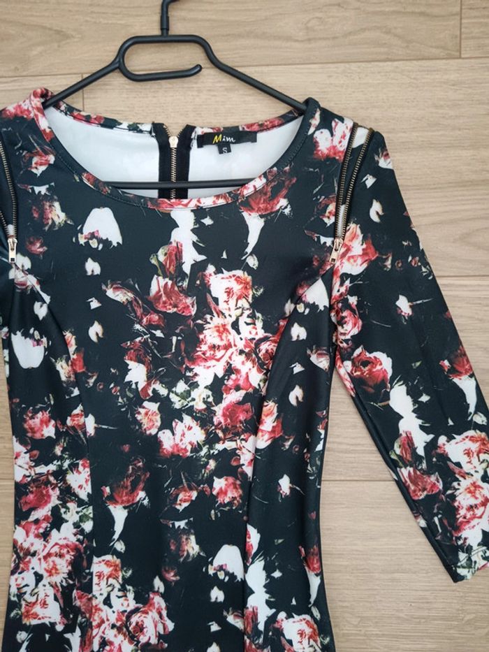 Robe fleurie taille S - photo numéro 4
