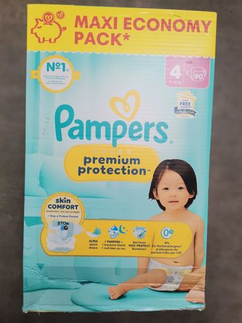 Couches pampers taille 4