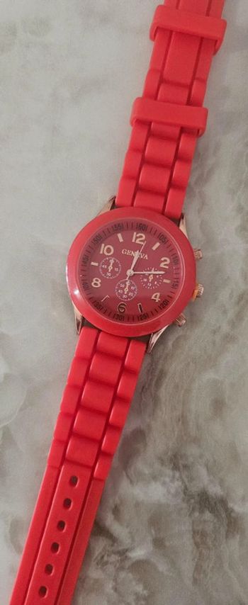 Montre rouge