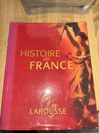 Gros livre Larousse histoire de France en excellent état