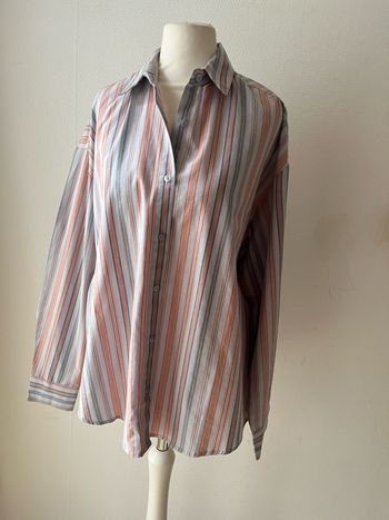 chemise camaïeu taille S, rayée gris, corail et bleue