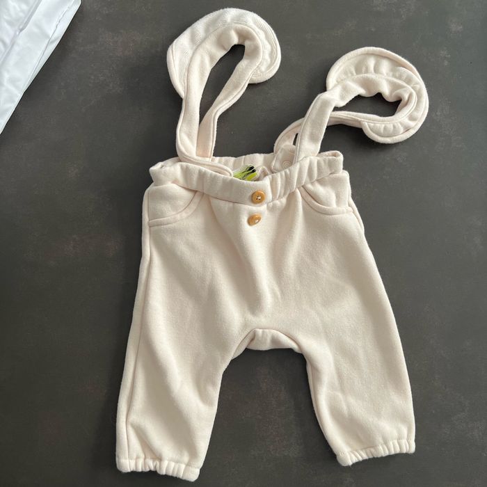 Pantalon à bretelles