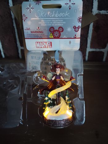 Ornement Disney store Wanda Maximoff Marvel