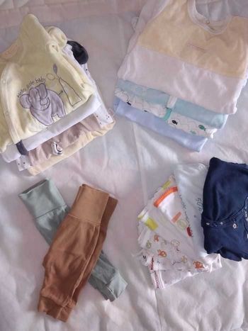 Lot pyjamas / bodys 1 mois