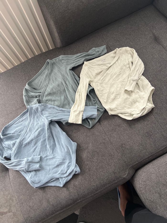 Lot de 3 body bébé  12 mois