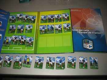 COLLECTION : ALBUM + MAGNETS FOOT "TOUS DERRIÈRE L'ÉQUIPE DE FRANCE" - 2010 - NEUF - n°20