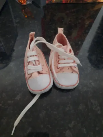 Petite baskets rose 6/9 mois