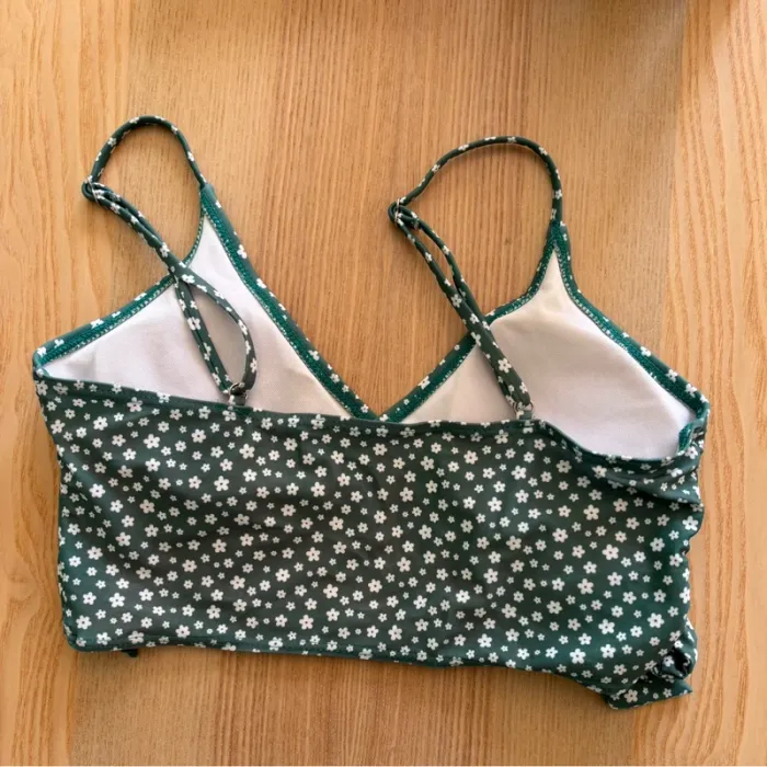 Maillot de bain vert à fleurs blanches - photo numéro 5