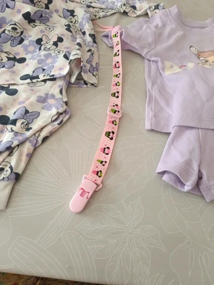 Lot 2 pyjamas Disney et 2 attaches tétines - photo numéro 6