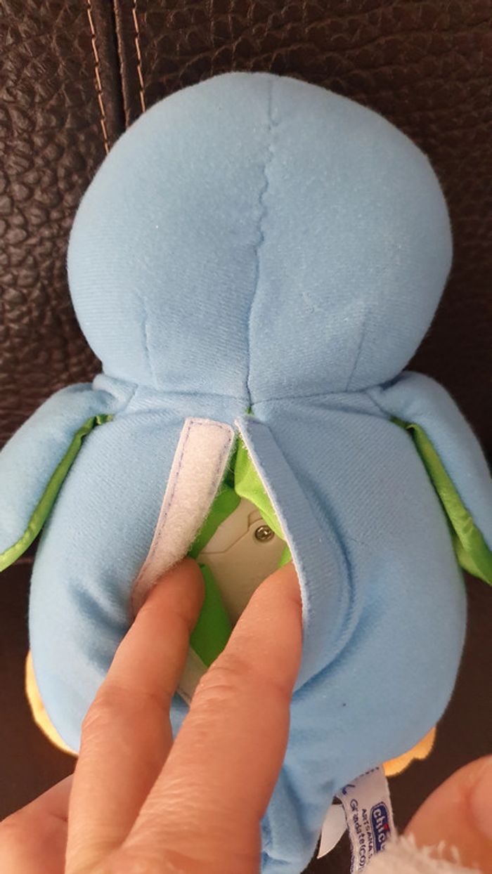 Peluche jouet d'éveil, musicale et lumineuse Pingouin de Chicco - photo numéro 5