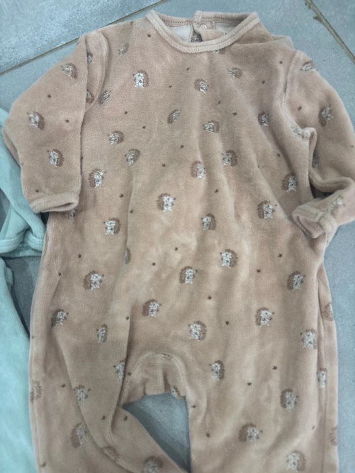 2 pyjamas velours - photo numéro 3