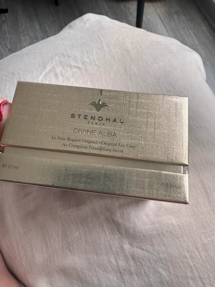 Stendhal Paris - Divine Alba