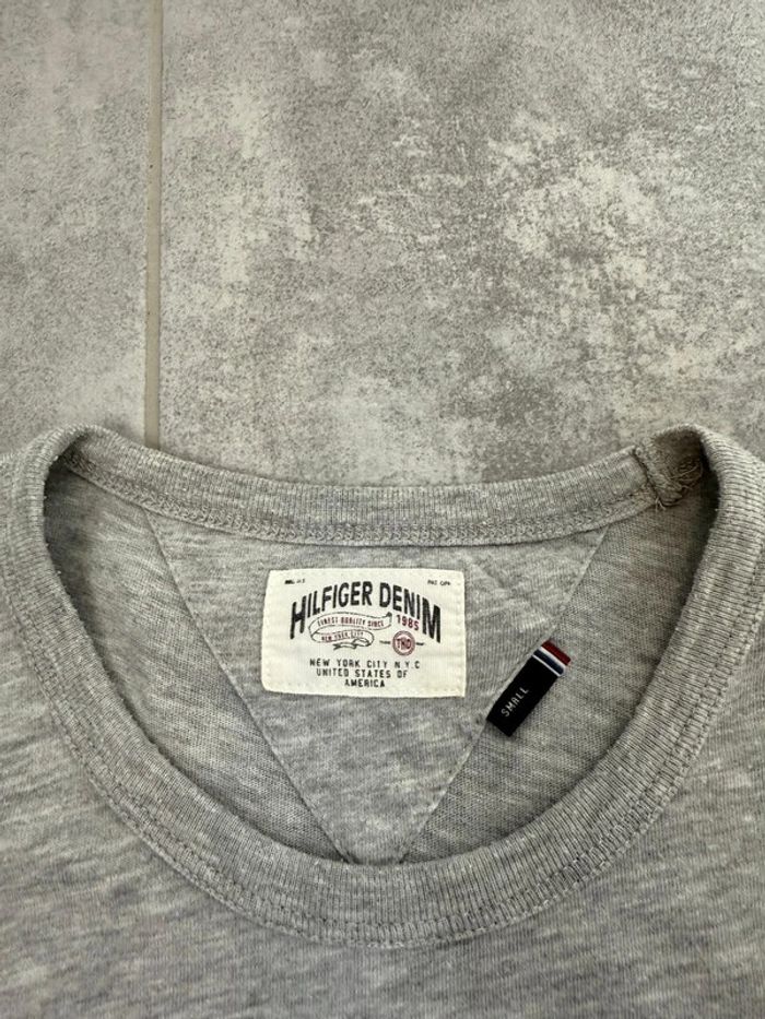 T-shirt Hilfiger Denim homme gris taille S très bon état - photo numéro 5