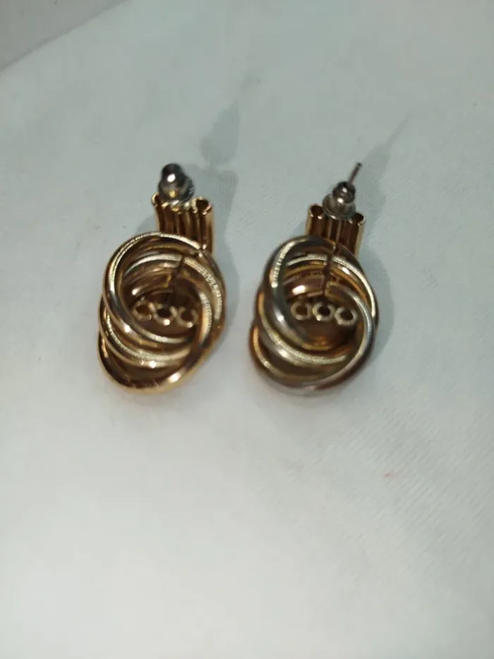 Boucle d'oreille anneaux - Trinity boucles dorée - puces avec fermoirs - photo numéro 4
