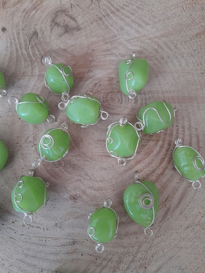 Lot de 15 perles vertes en verre et fils de fer - photo numéro 4