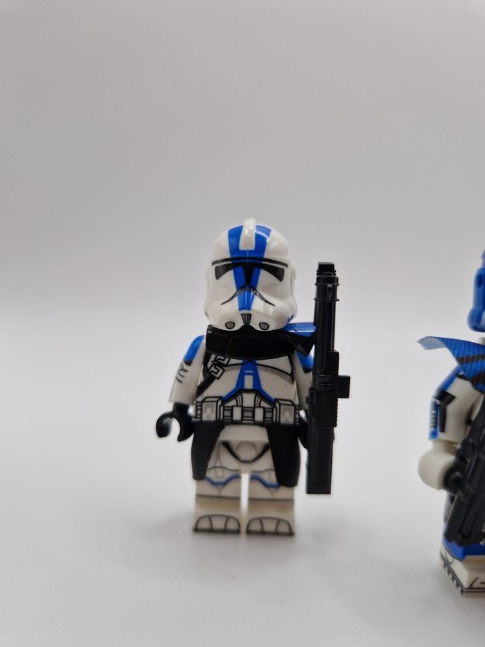 Figurines type lego Commandant Clone Jesse + 2 Clones de la 501ème star wars - photo numéro 3