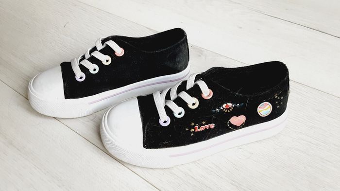 Chaussures fille type baskets lacets élastiques noires et blanches pointure 25 - photo numéro 2