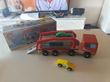 Camion porte-voiture en bois Playtive 