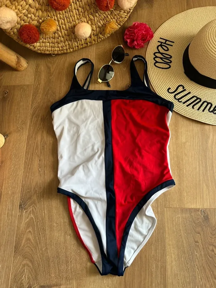 Maillot de bain Tommy Hilfiger bleu blanc rouge taille 36
