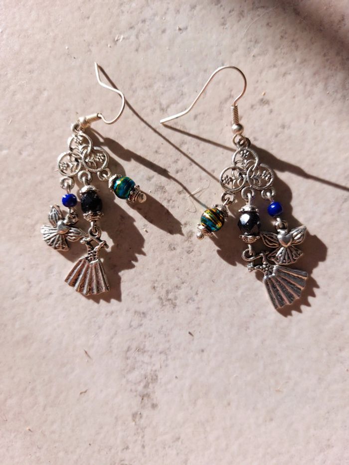 Boucles d'oreilles artisanales pendantes argentées