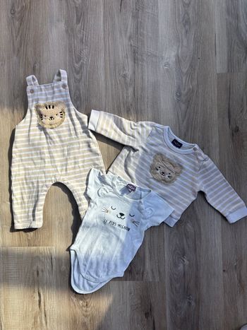 Ensemble salopette + body + pull garçon taille 12 mois