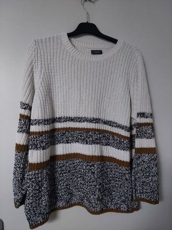 Pull Yessica taille L (plus grand)