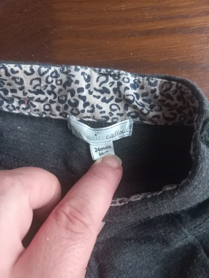 Pantalon gris 24 mois 86 cm petits cailloux - photo numéro 5