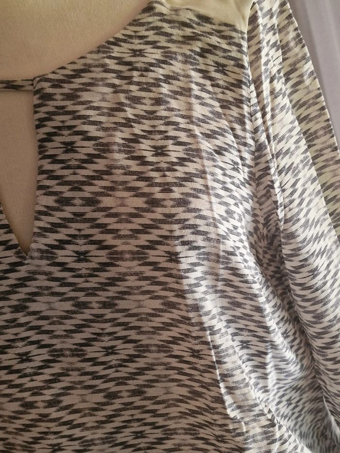 Blouse blanche et grise - photo numéro 2