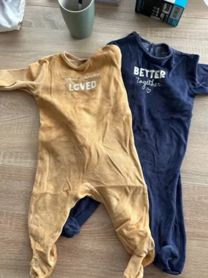 2 pyjamas