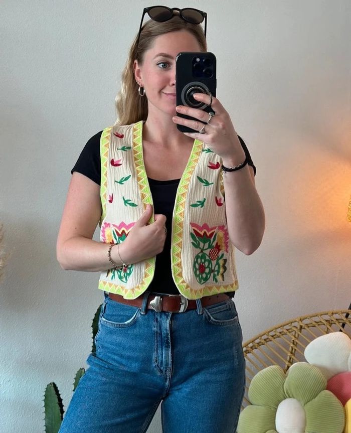 Gilet sans manches façon gaze de coton brodé de fleurs colorées, taille 36 - photo numéro 5
