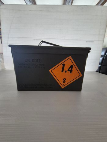Caisse de munitions armée 