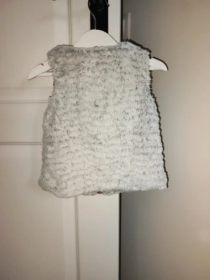 Veste fourrure sans manches 3 ans - photo numéro 3