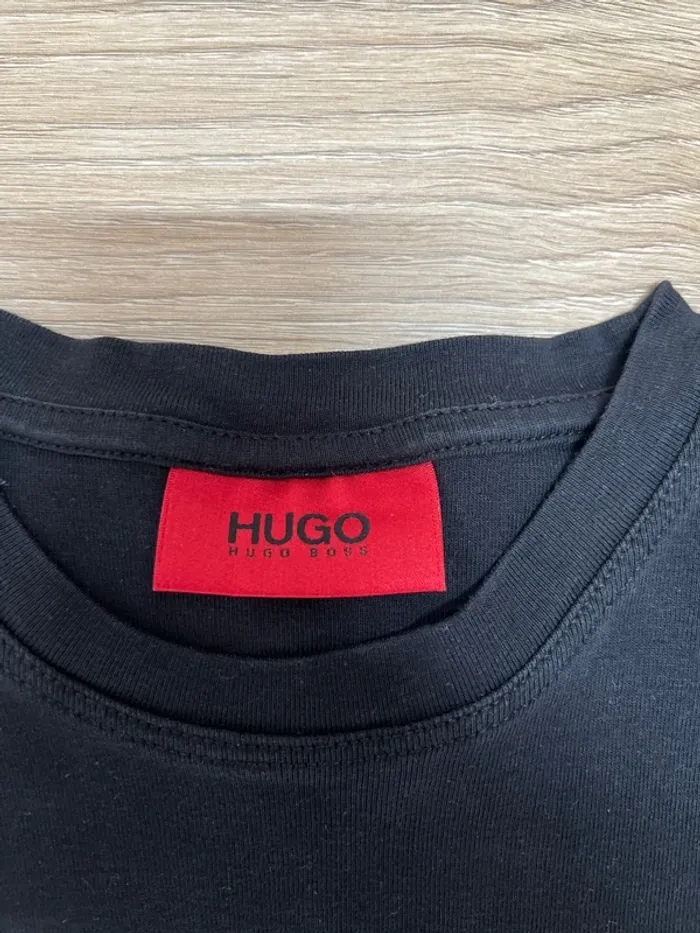 T-shirt Hugo Boss noir– Neuf avec étiquette – Taille S - photo numéro 2