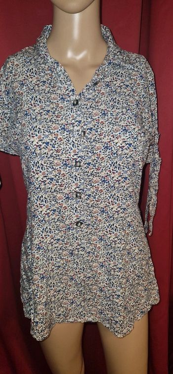 Jolie blouse/chemise taille 38 motif fleuri