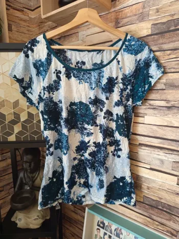 Tshirt bleu et blanc