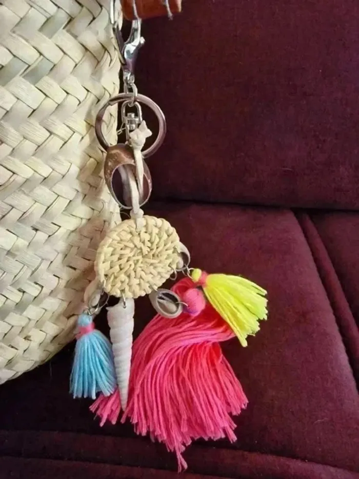 Grand sac en paille tressée - style bohème avec pompons colorés
Vanerra - photo numéro 3