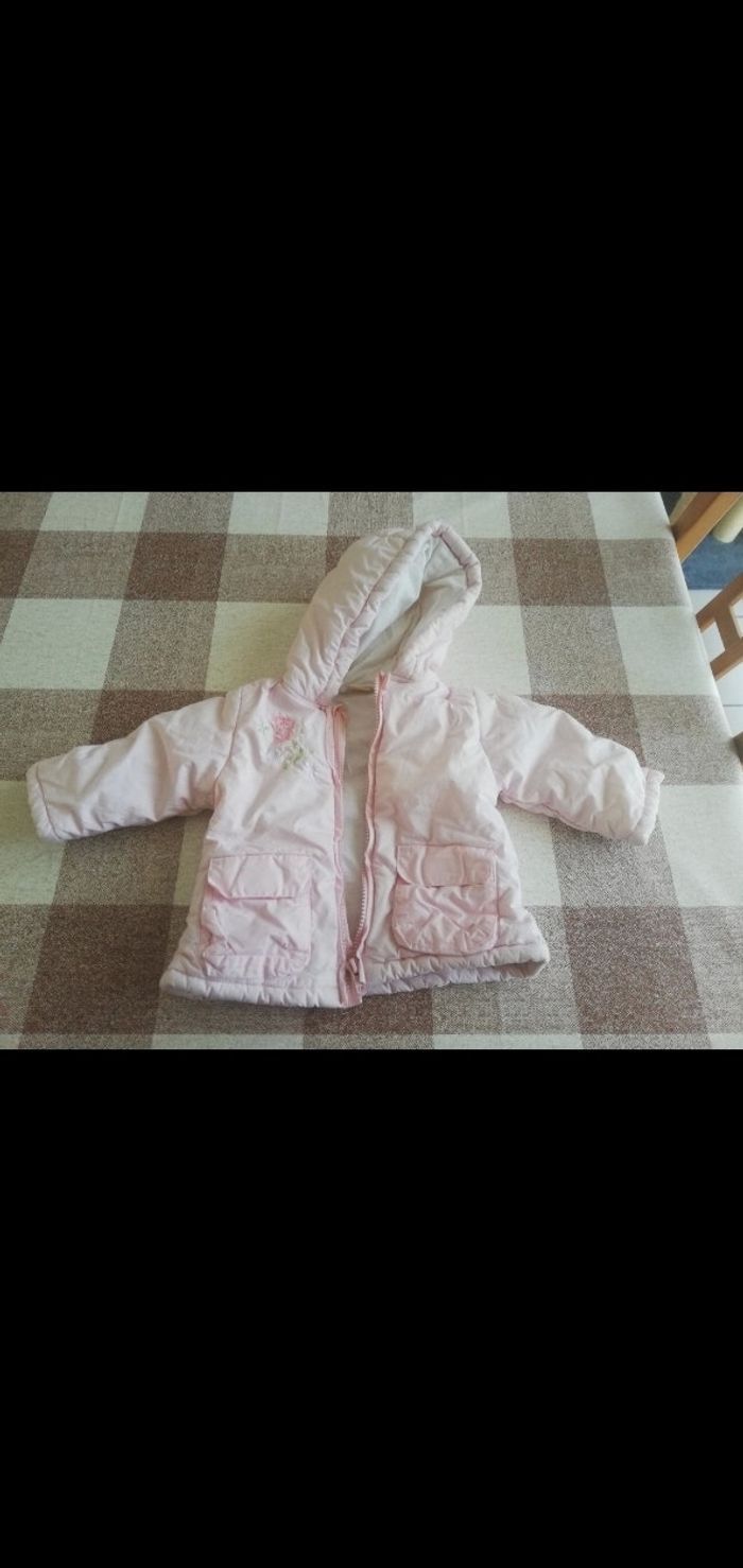 Manteau 6 mois Avec capuche rose pâle 3 pommes