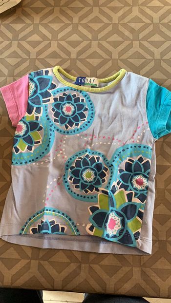 T-shirt avec motif fleurs