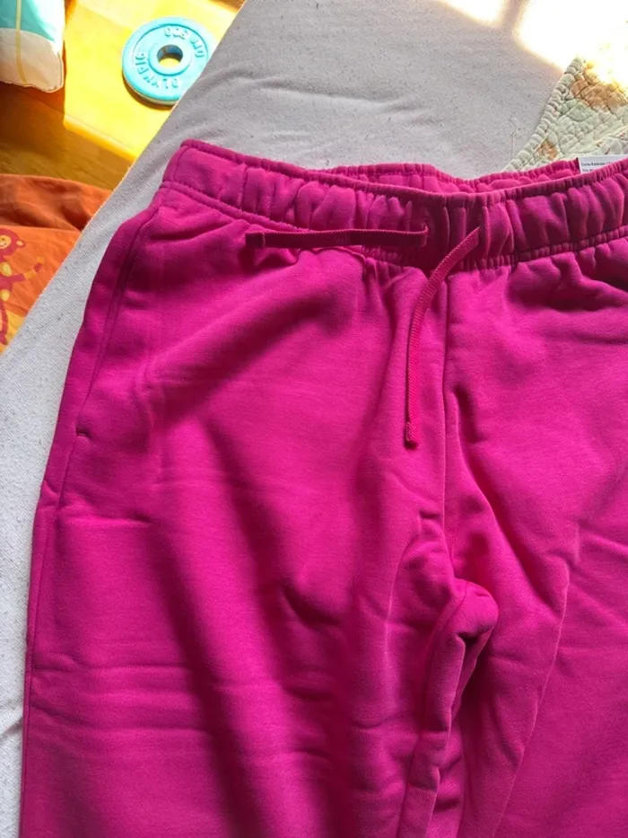 Jogging Nike femme neuf avec étiquette taille S/M - photo numéro 4