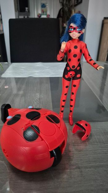 Scooter Lucky Charm et sa poupée Lady Bug