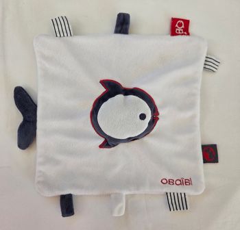 Doudou  carré plat blanc poisson - Pouet pouet - Obaibi