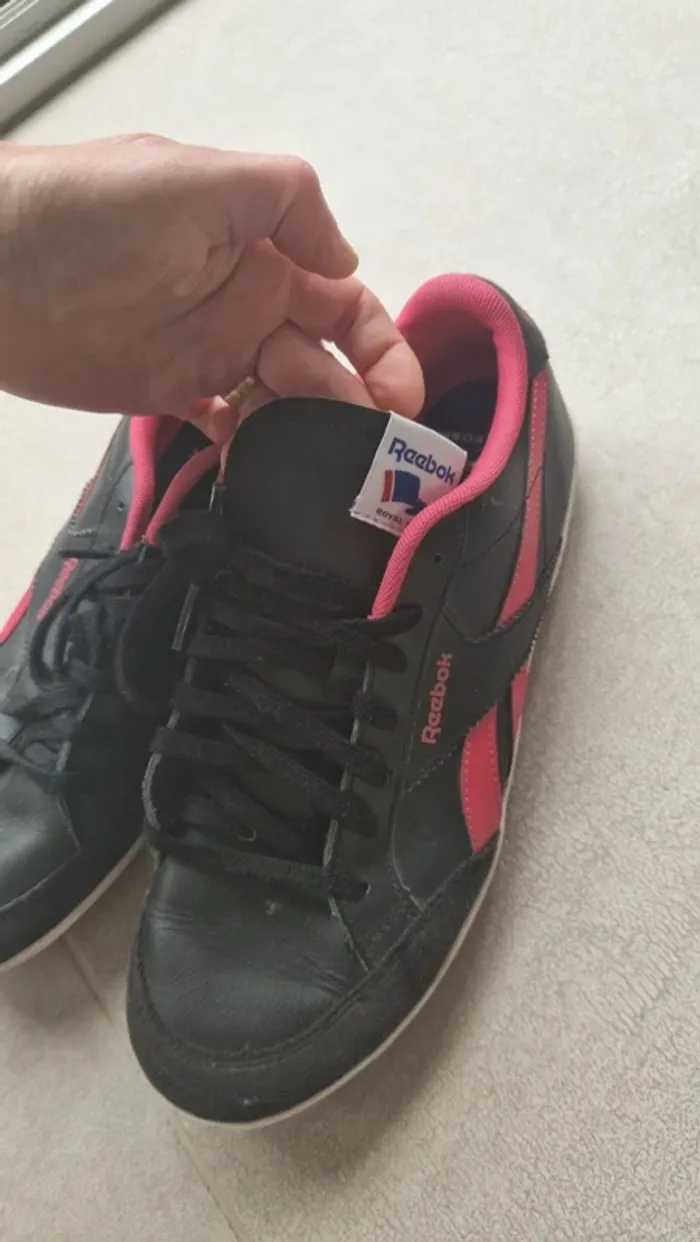 Basket Reebok taille 41 noir et rose tres bon etat - photo numéro 3
