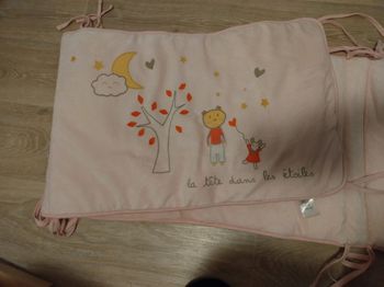 Tour de lit rose chat 🐱 La tête dans les étoiles Vertbaudet